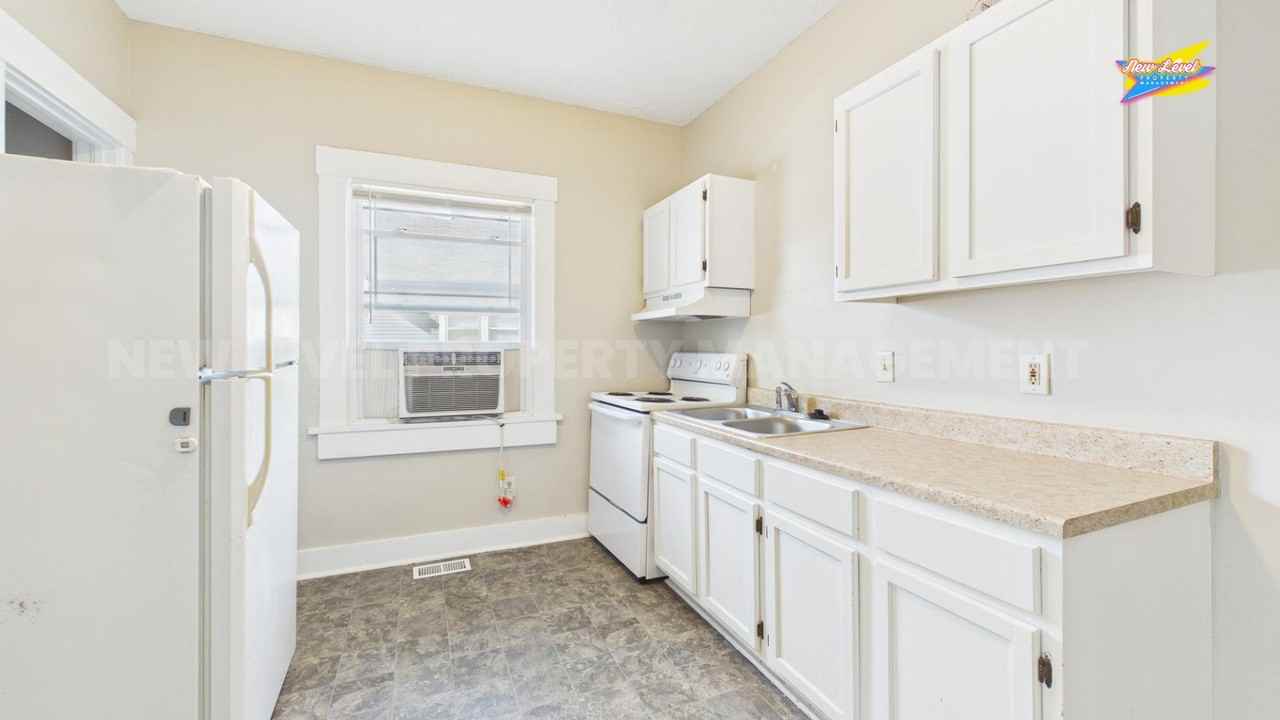 352 N Holyoke Pl - Photo 5 of 9