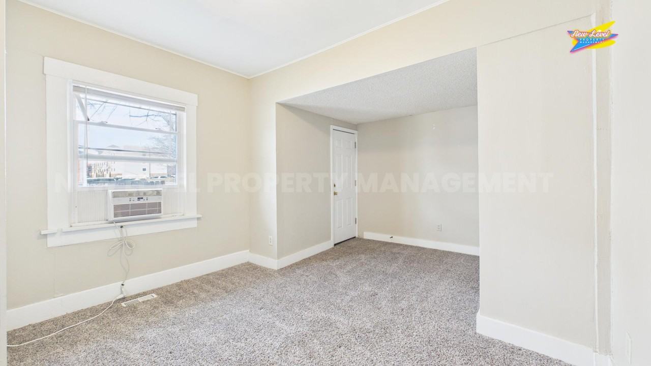 352 N Holyoke Pl - Photo 7 of 9