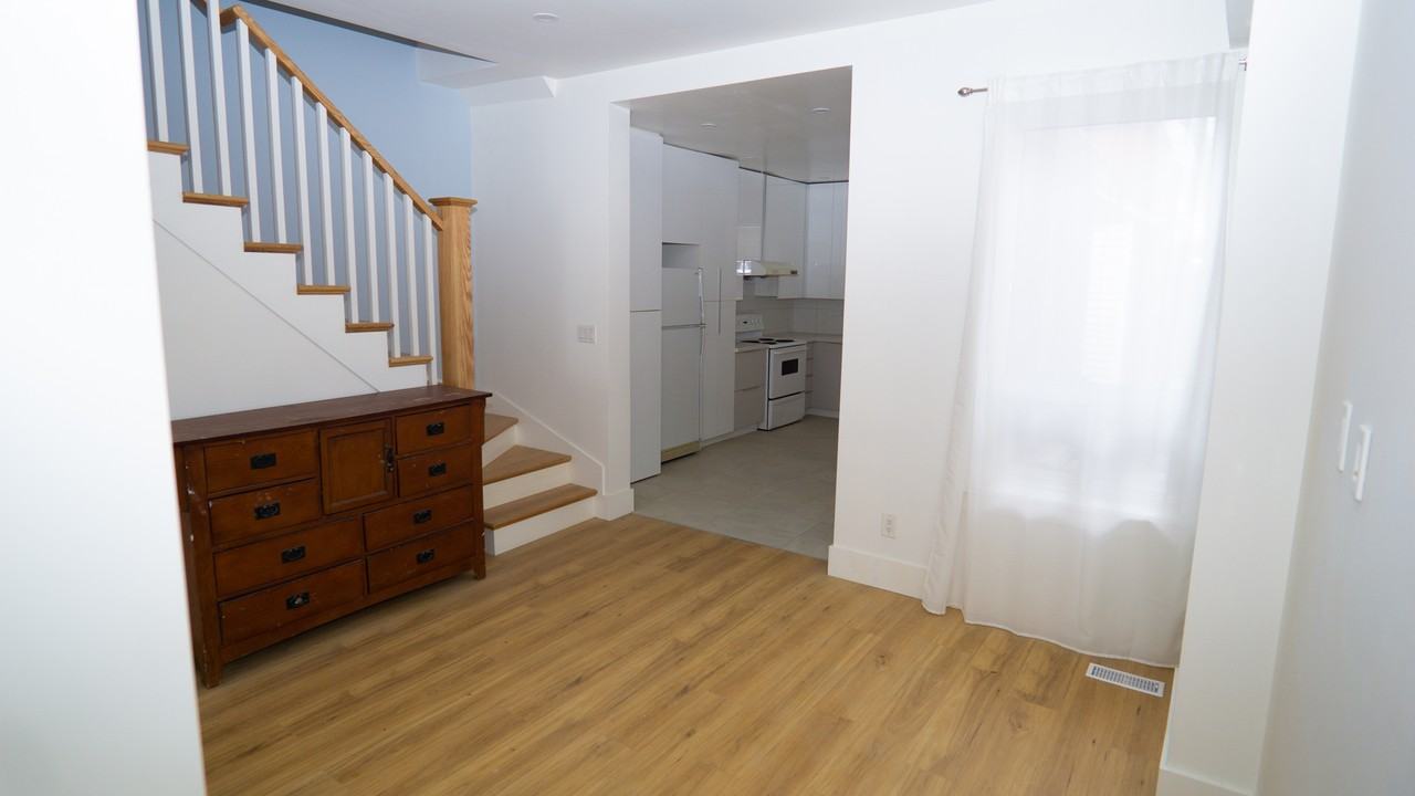 485 Cannon St E - Photo 3 of 17