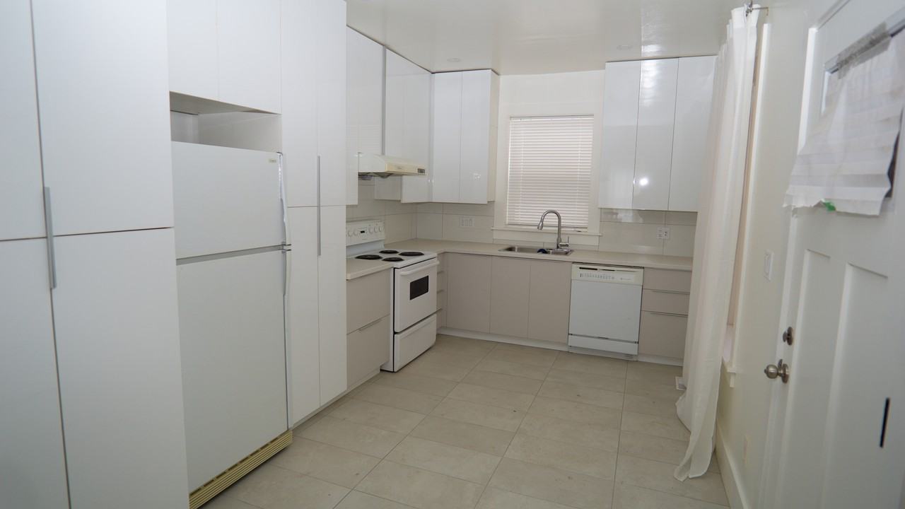 485 Cannon St E - Photo 5 of 17