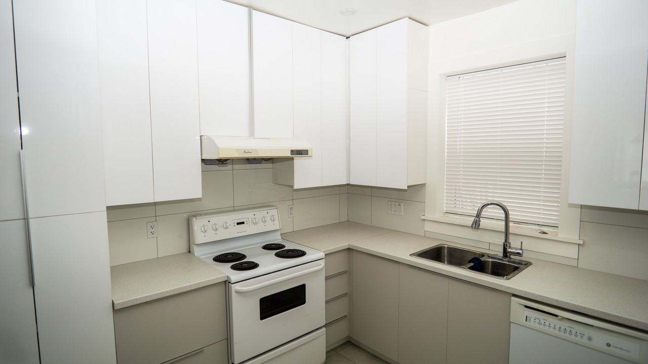 485 Cannon St E - Photo 6 of 17