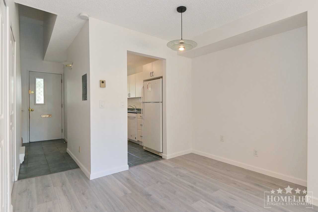 6637 138 St - Photo 4 of 15