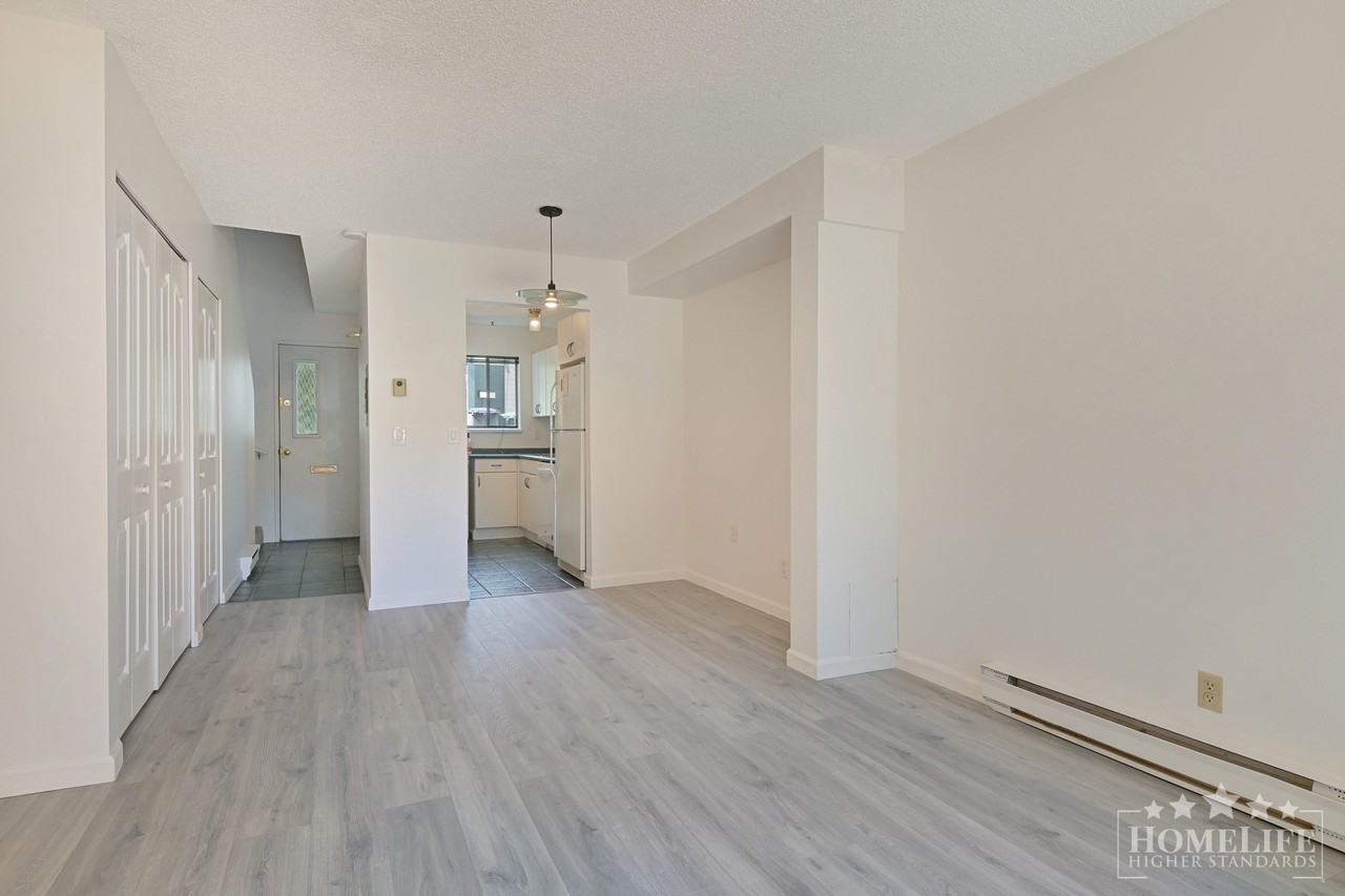 6637 138 St - Photo 5 of 15