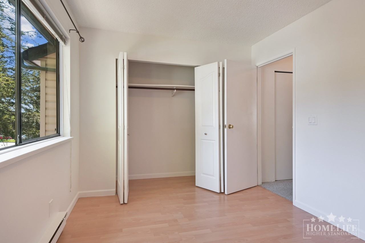 6637 138 St - Photo 6 of 15