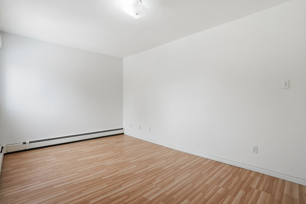 431 4th Ave N - Photo 7 of 30