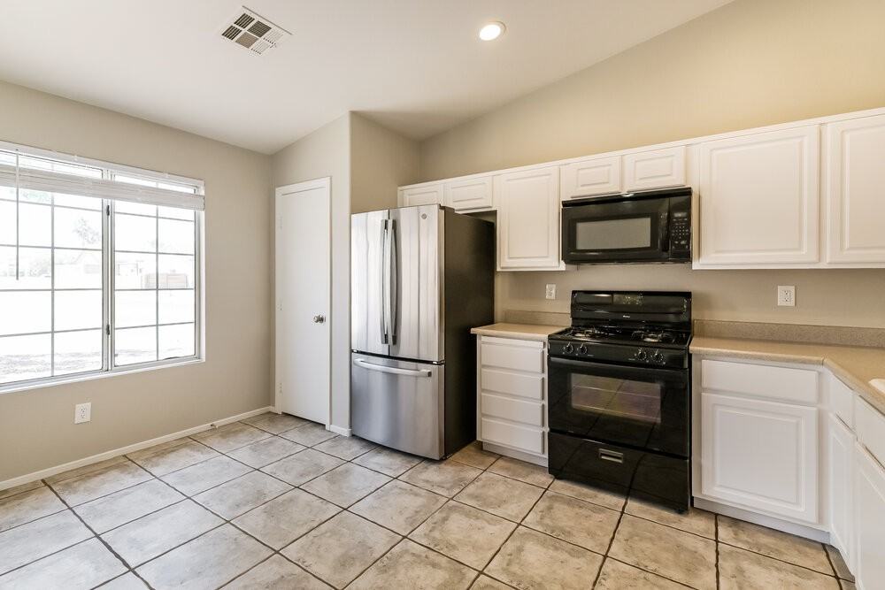1030 Blue Lantern Dr - Photo 6 of 16
