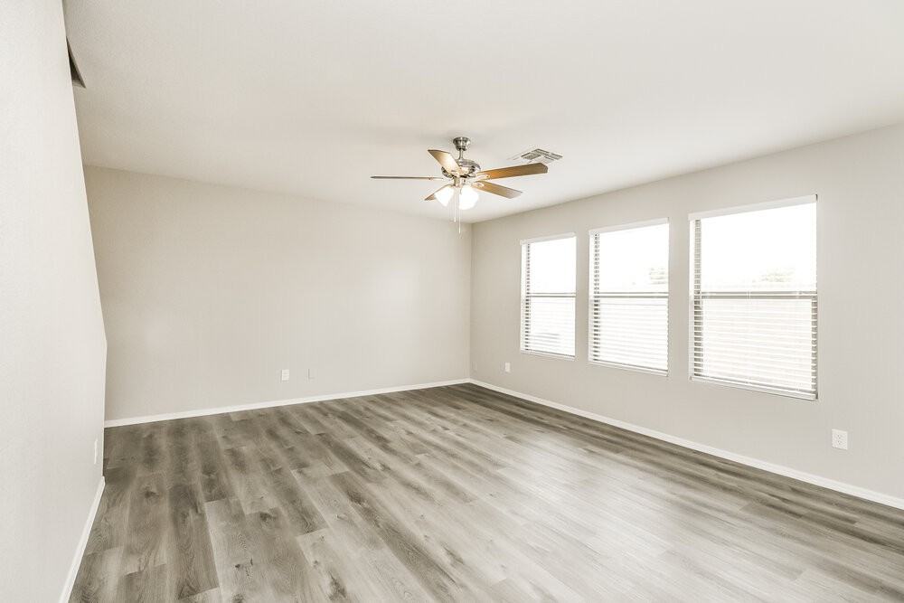 2236 E Spruce Dr - Photo 4 of 17