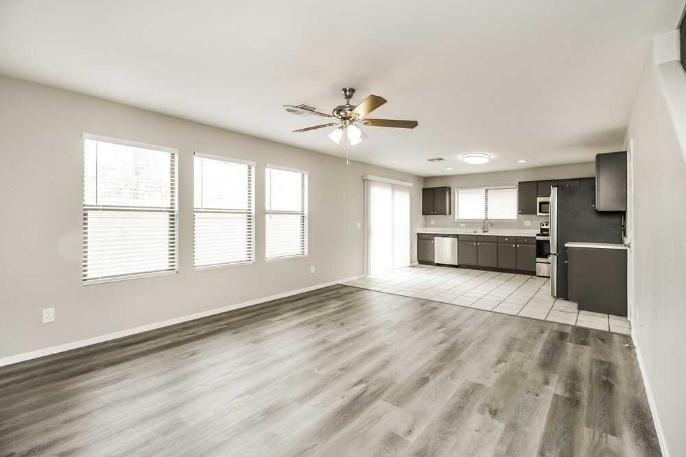 2236 E Spruce Dr - Photo 5 of 17