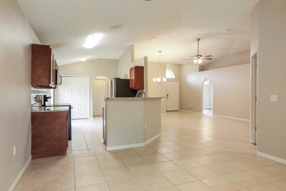 7390 Overland Park Blvd - Photo 7 of 16