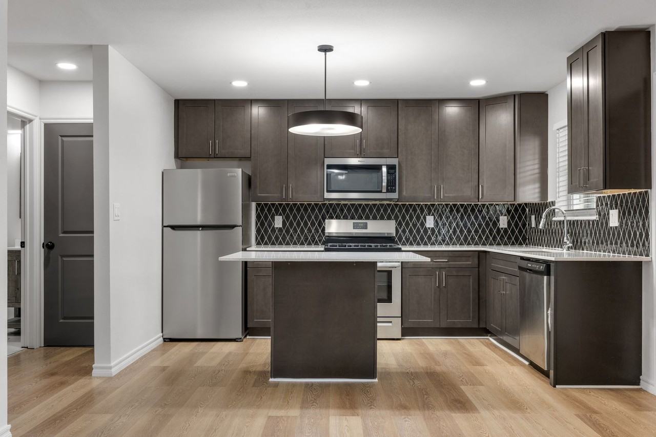 LEGACY @49th - Photo 6 of 50