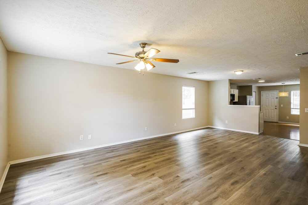 5221 Sunsail Dr - Photo 3 of 16