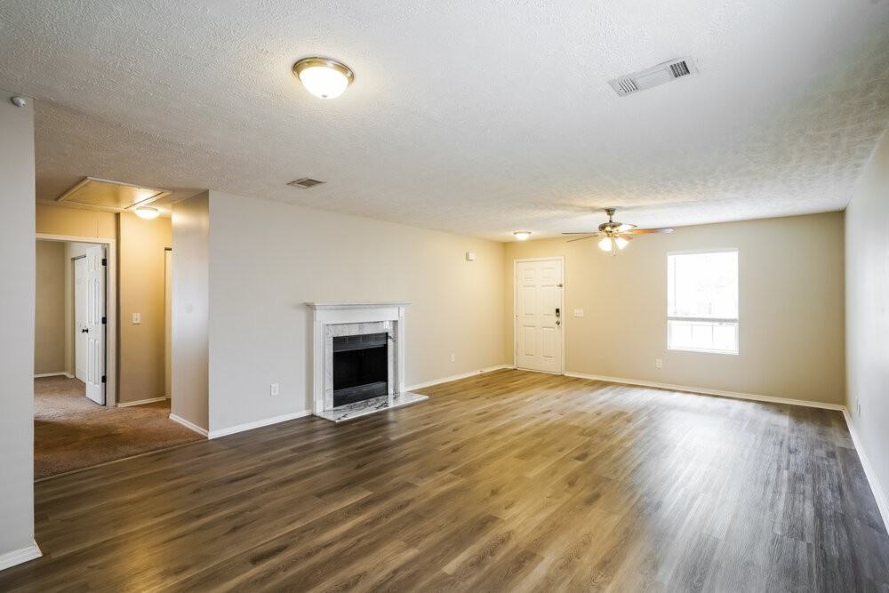 5221 Sunsail Dr - Photo 4 of 16