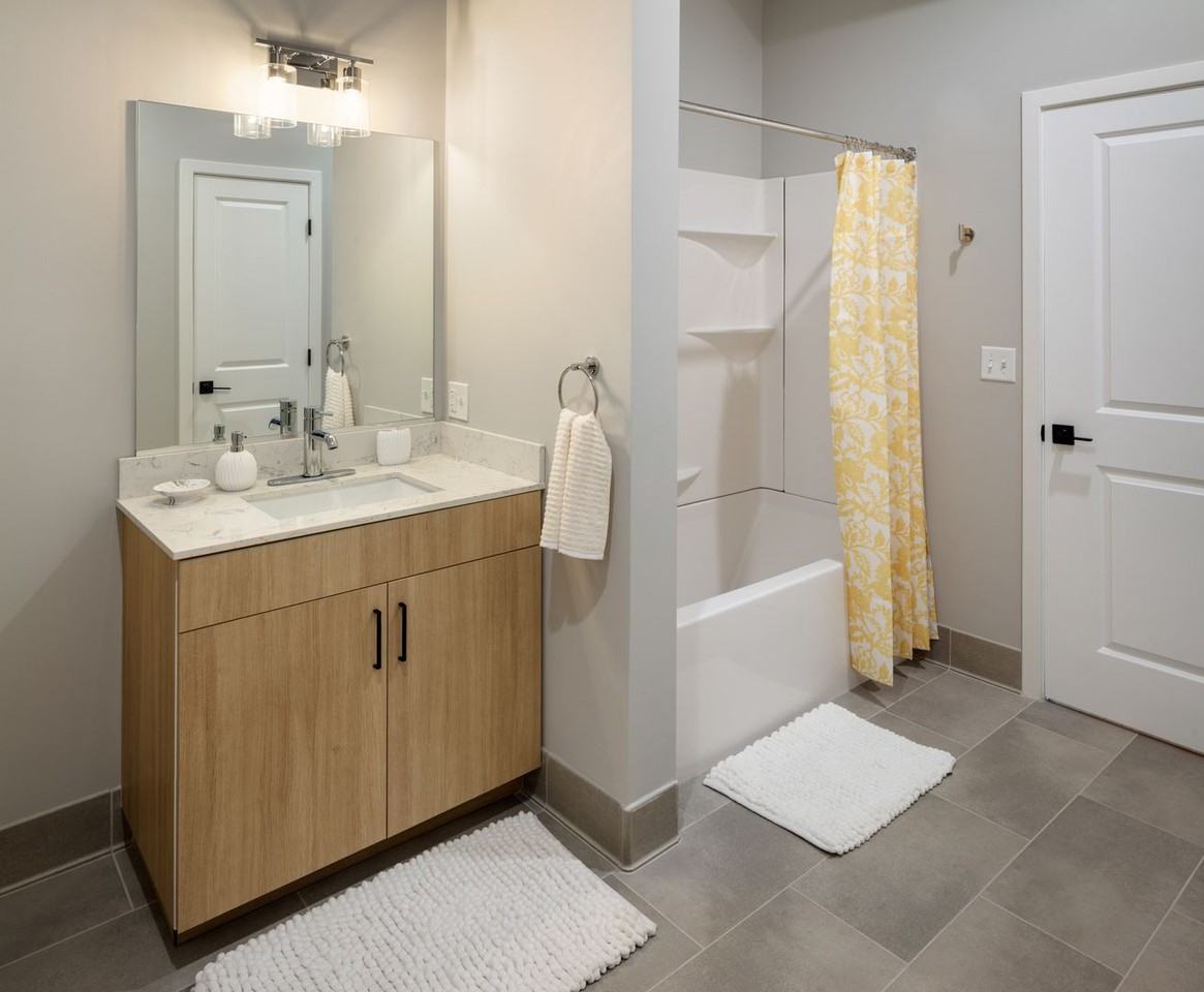 Founders Square — New Luxury Apartments in a Walkable Downtown - Photo 5 of 9