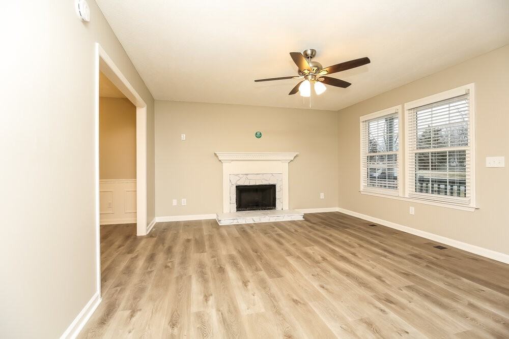 403 Watersedge Ln - Photo 4 of 17