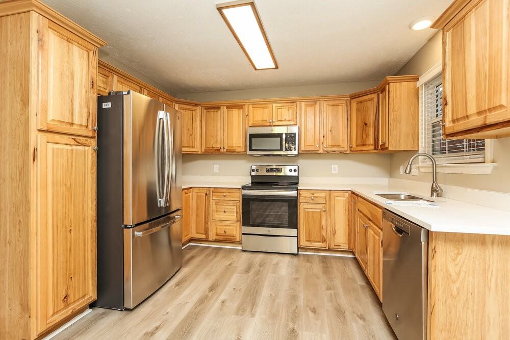 403 Watersedge Ln - Photo 7 of 17