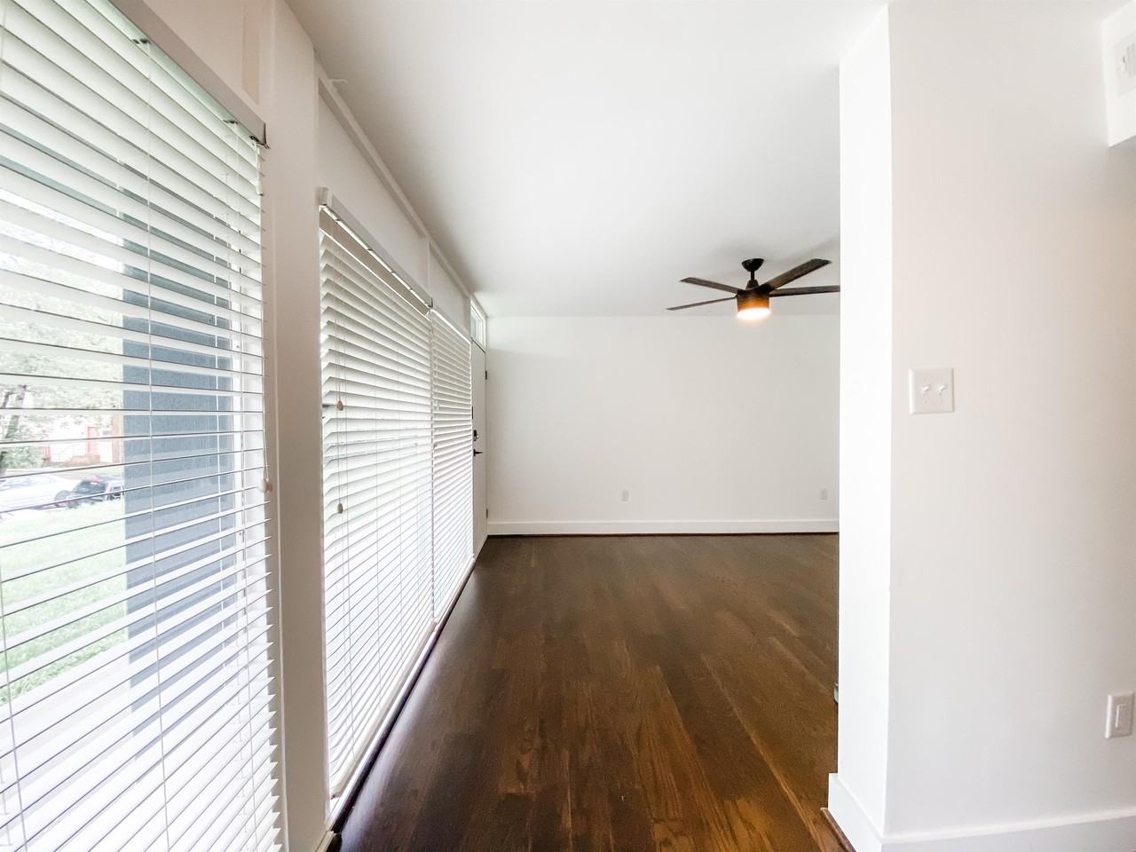 2990 Rhodes Circle South - 1Unit 111 #1 - Photo 4 of 20