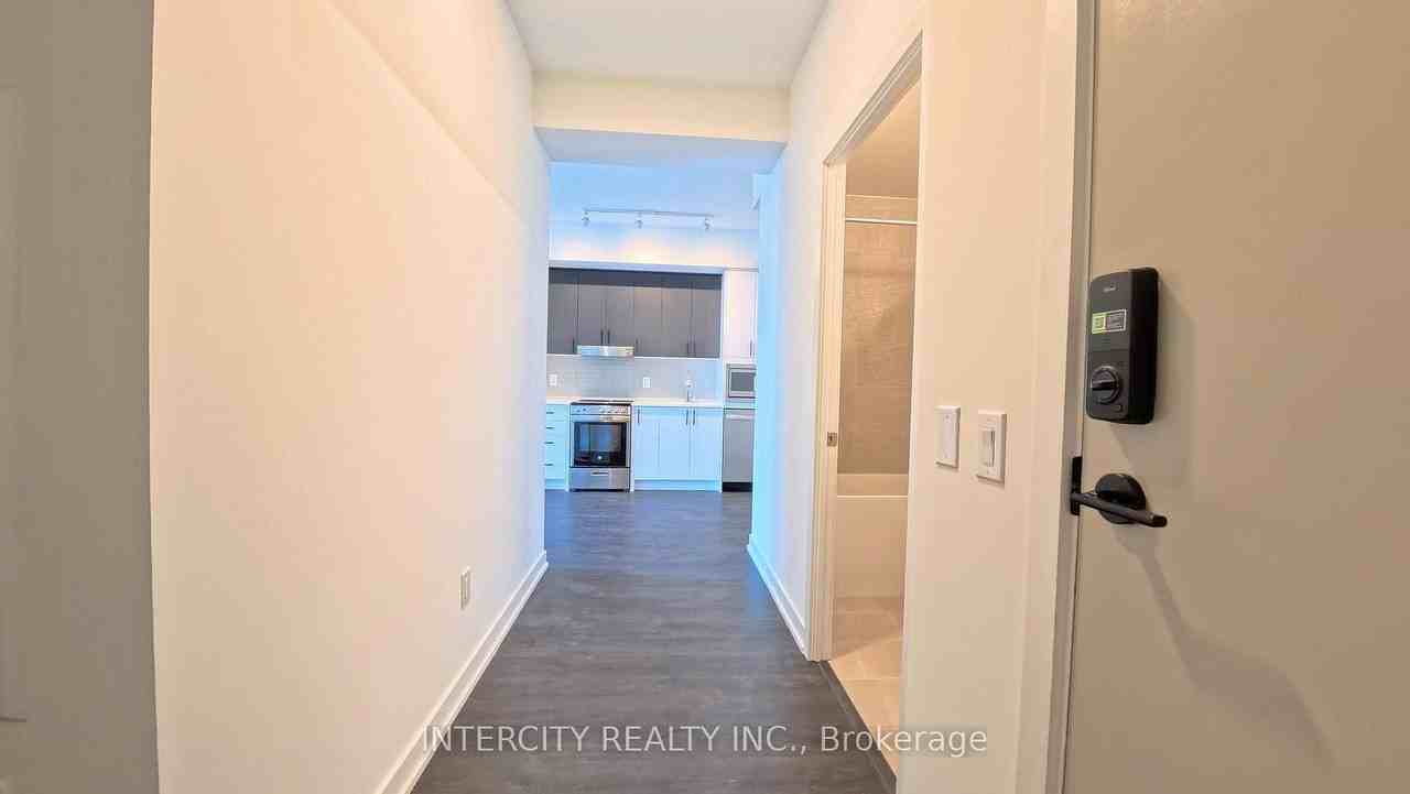 5105 Hurontario Street - Photo 3 of 12