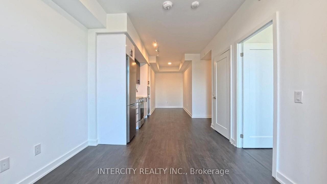 5105 Hurontario Street - Photo 4 of 12