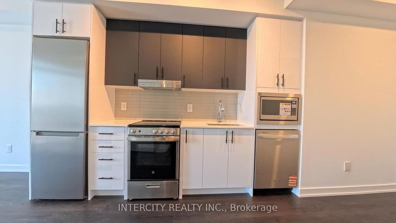 5105 Hurontario Street - Photo 5 of 12