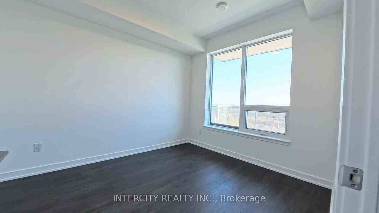 5105 Hurontario Street - Photo 6 of 12