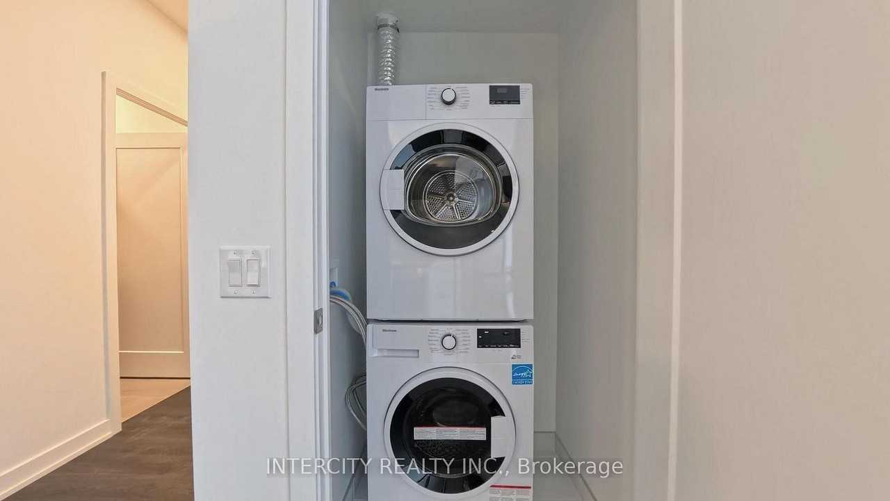 5105 Hurontario Street - Photo 7 of 12