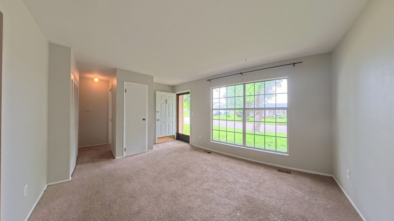 1101 W Nixon Dr #1 - Photo 3 of 13