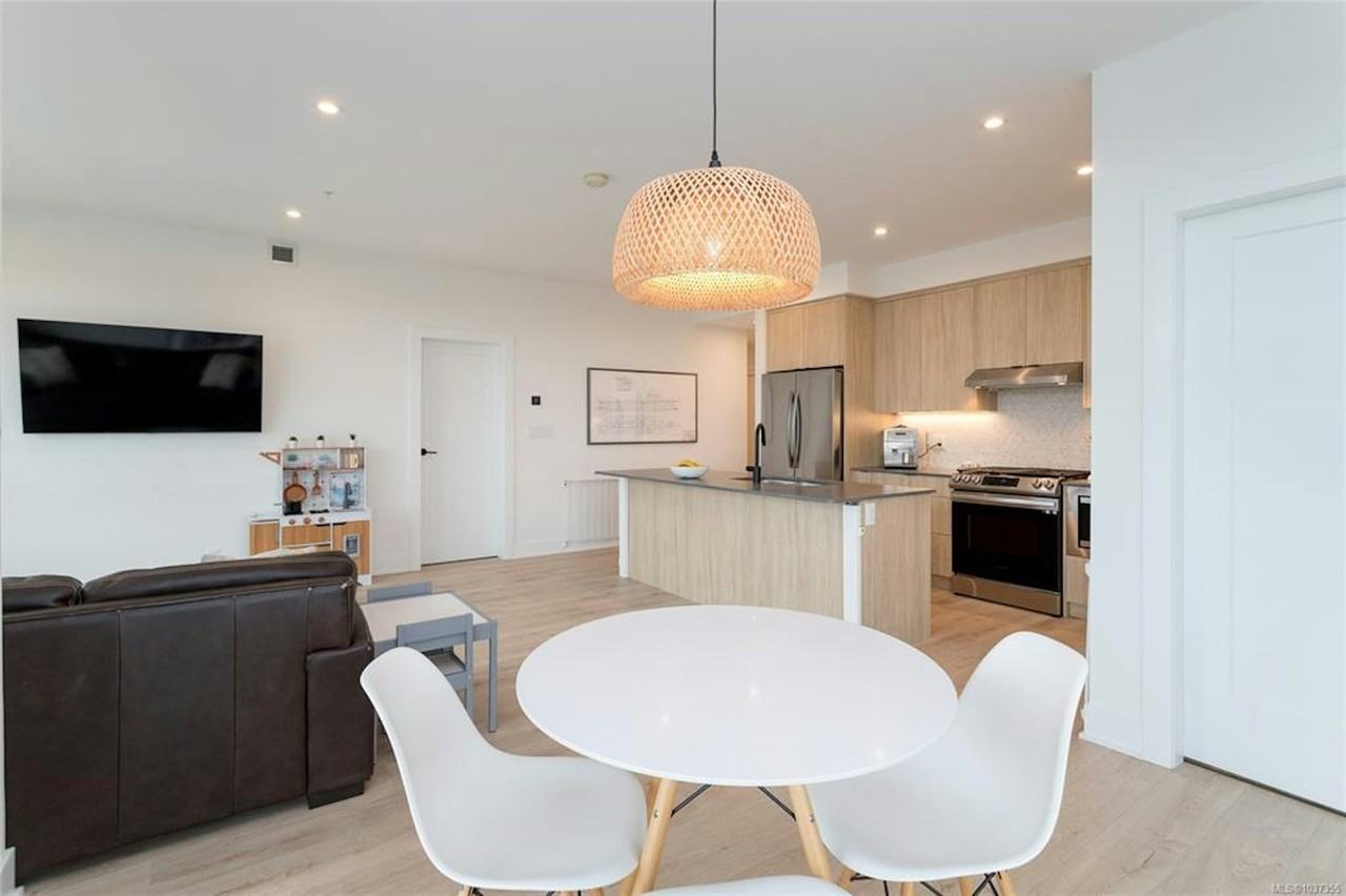 1110 Samar Cres - Photo 6 of 46