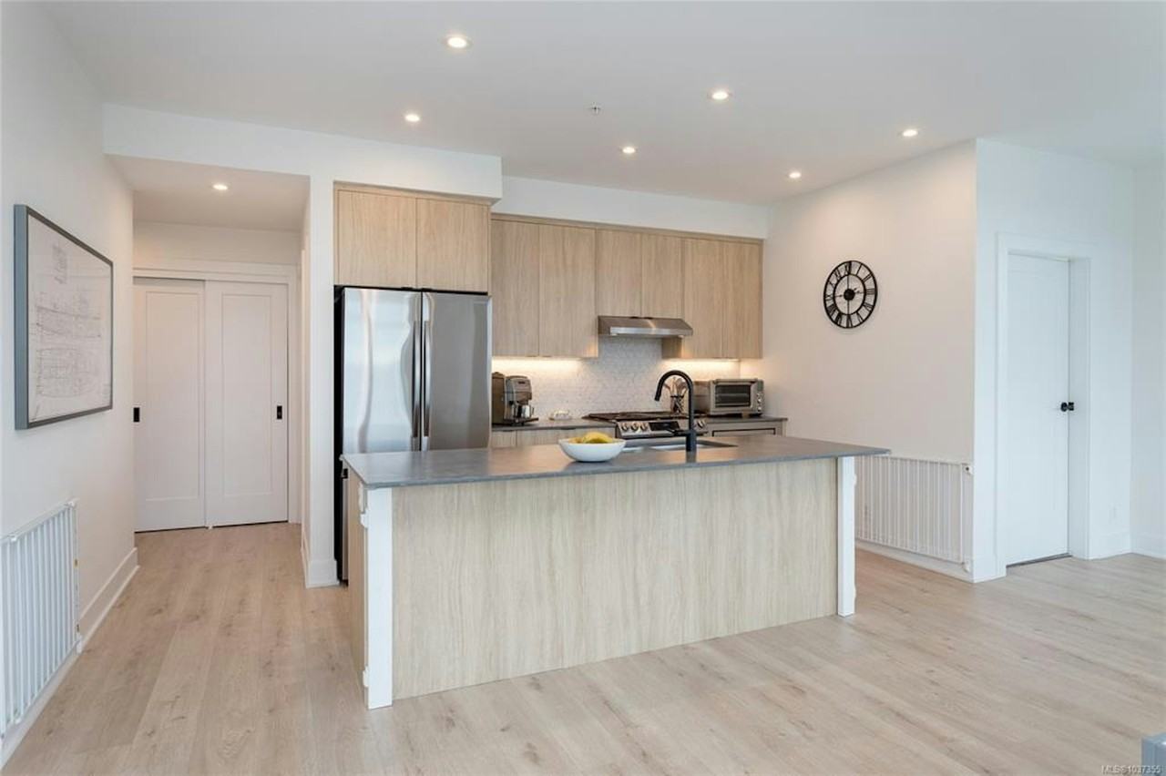 1110 Samar Cres - Photo 7 of 46