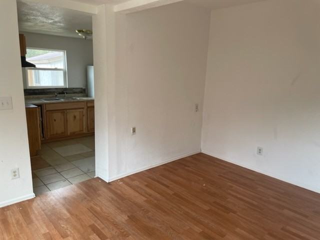 1529 11th St #B - Photo 6 of 7
