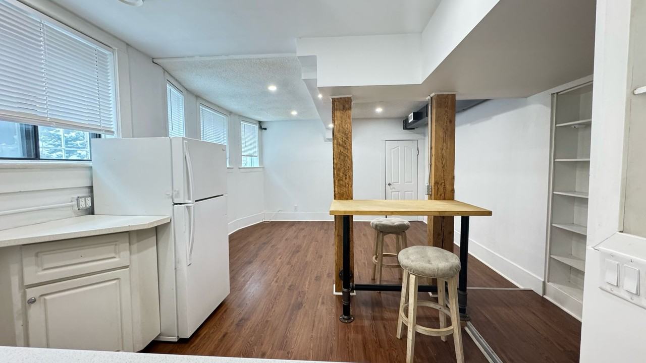 933 18 Ave Sw #6 - Photo 3 of 11