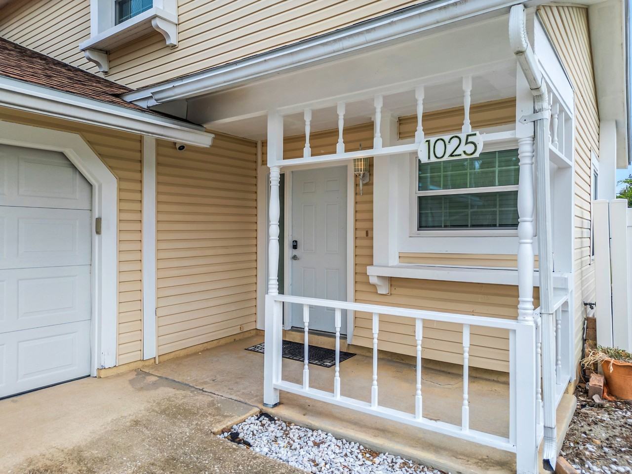 1025 Wentworth Ct #1 - Photo 2 of 35