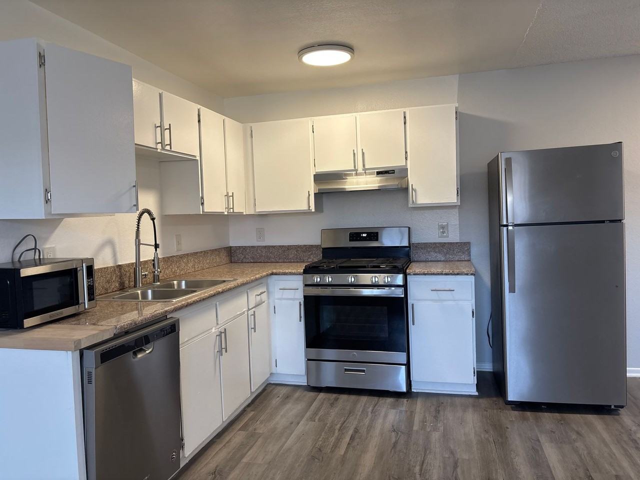 226 South Serrano - Photo 4 of 46