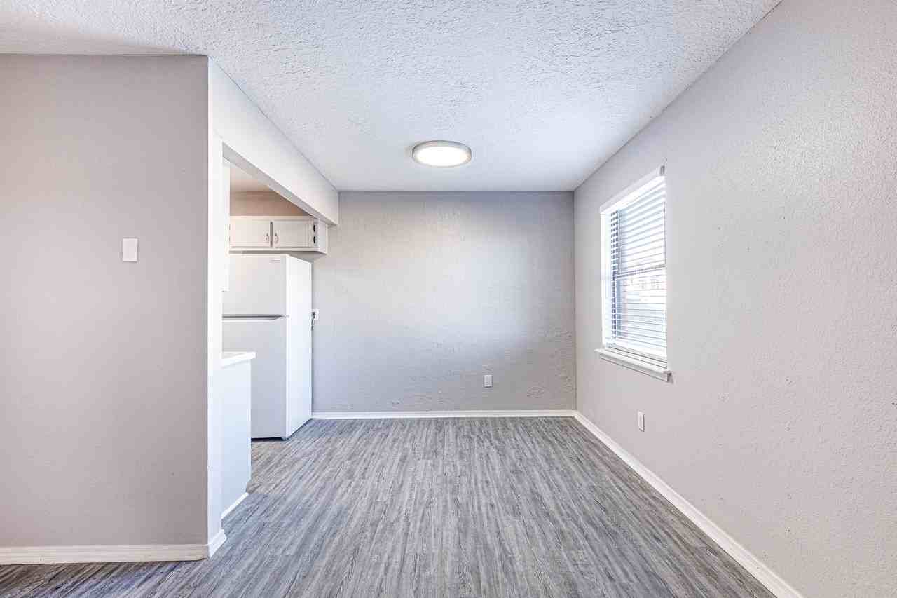 4002 4002 B NW Ozmun Ave - 4002 B-2 #2 - Photo 5 of 17
