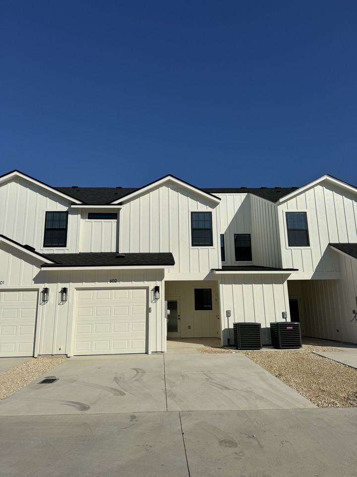 5811 South 31st StreetUnit 602 #602 - Photo 2 of 28