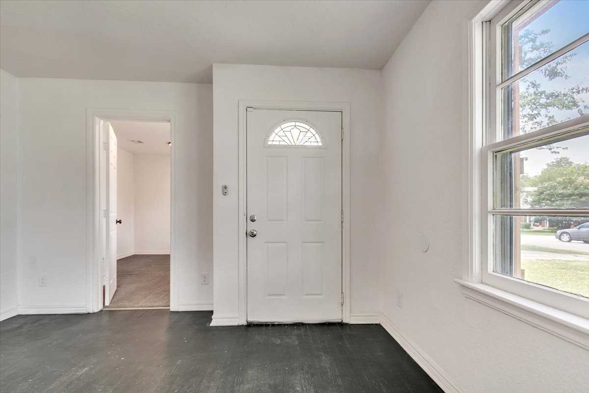2116 Andover Ct #1 - Photo 5 of 30
