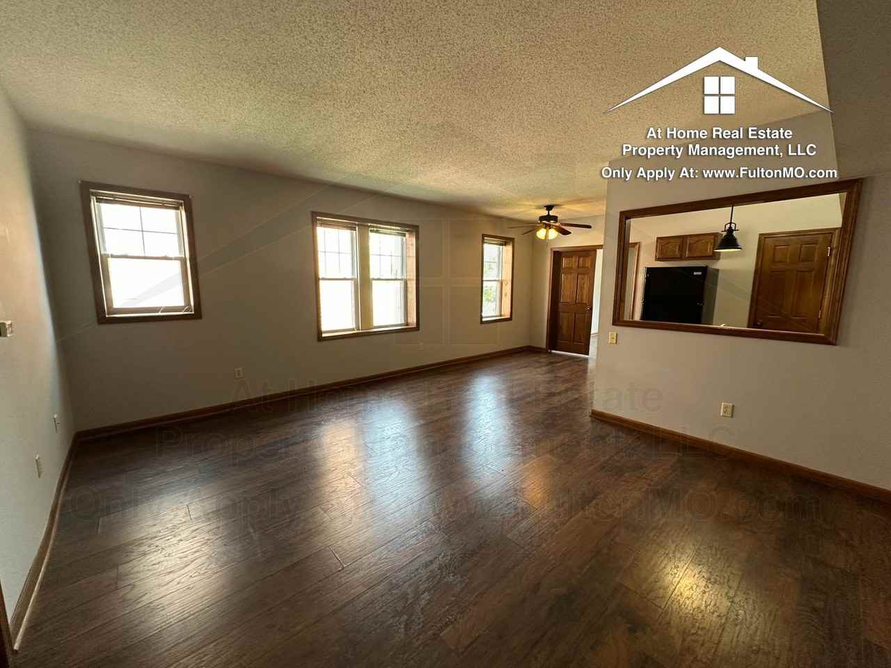101 E 10th St - Photo 3 of 22