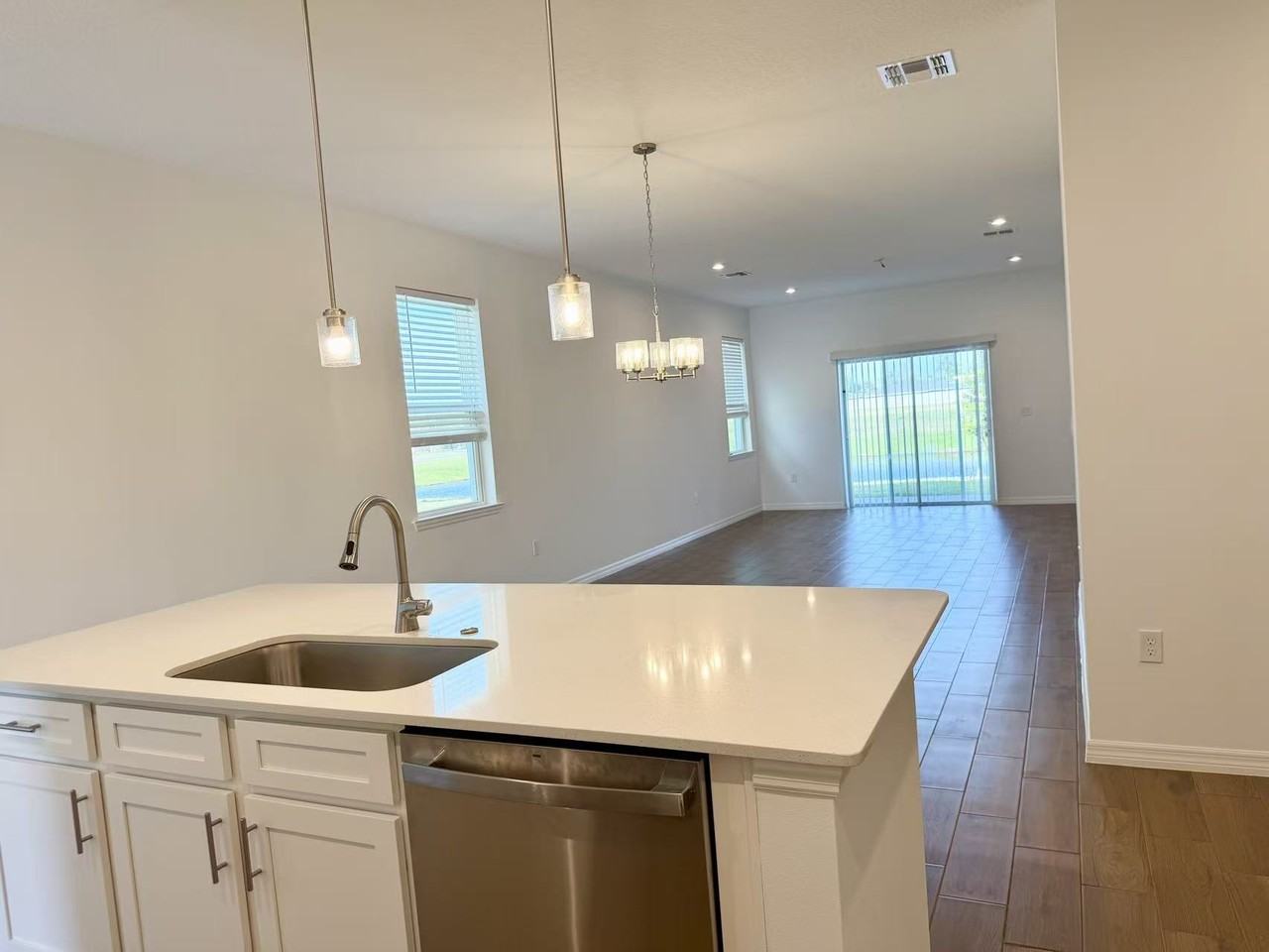 826 Castleford Ave Ne #1 - Photo 4 of 22