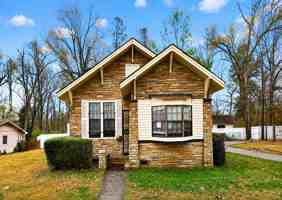 featured image of 800 W 34th Ave #1