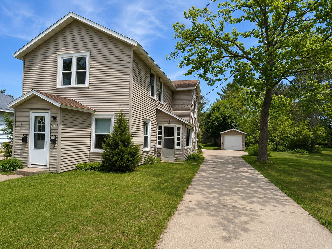 2033 Michigan Ave - Photo 2 of 11
