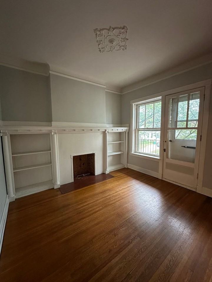2320 E Belleview Pl. - Photo 4 of 32