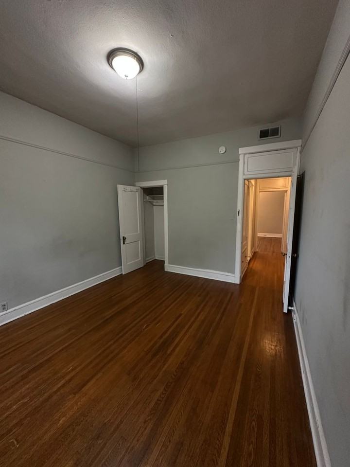 2320 E Belleview Pl. - Photo 6 of 32