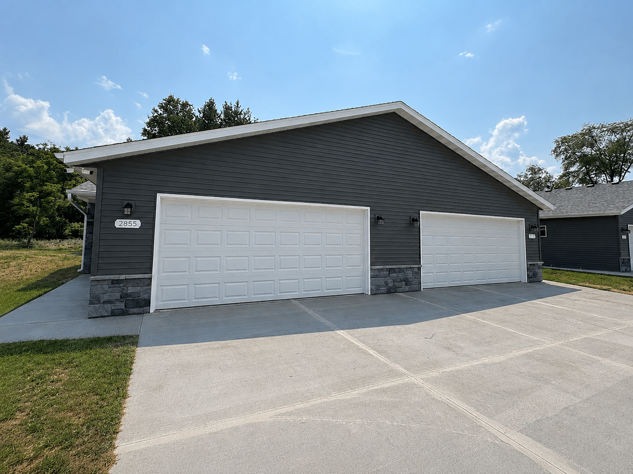 2835 Patch St - Photo 2 of 35