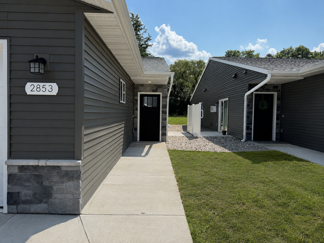 2835 Patch St - Photo 3 of 35
