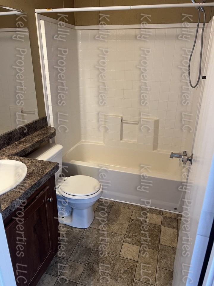 546 34th Ave Nw - Photo 4 of 10
