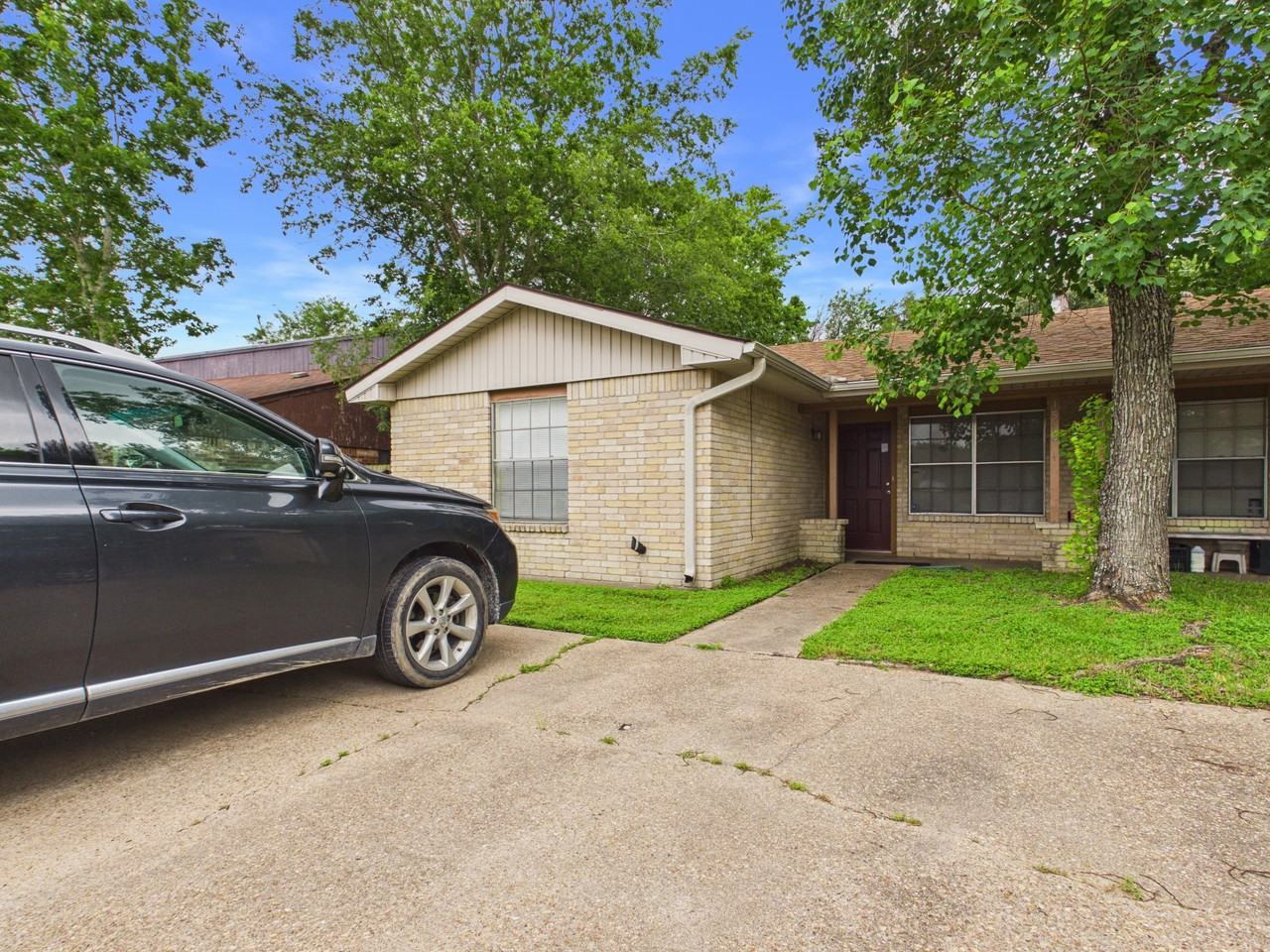 1510 Hawk Tree Dr #1 - Photo 3 of 4
