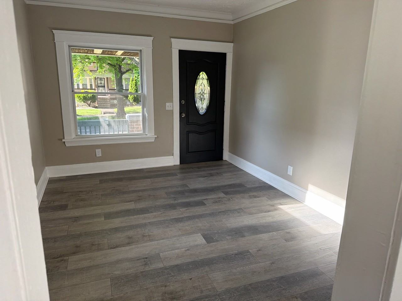 10302 Lamontier Ave - Photo 3 of 10