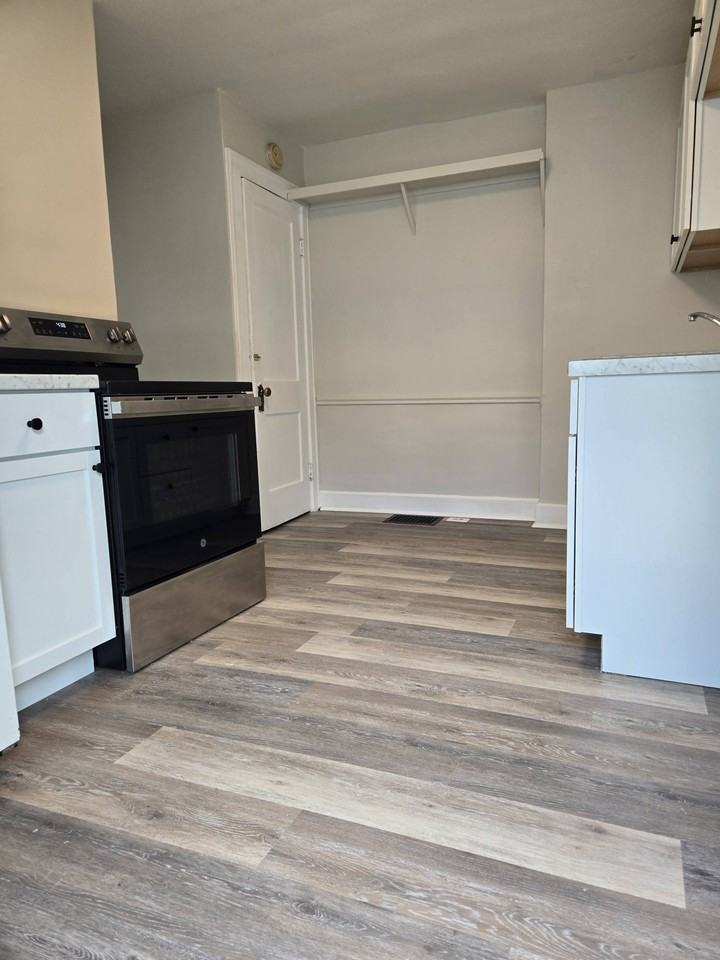 721 E 54th St #1 - Photo 5 of 12