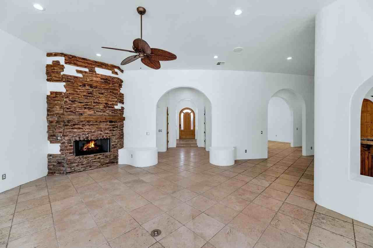 14022 N 83rd St - Photo 4 of 34
