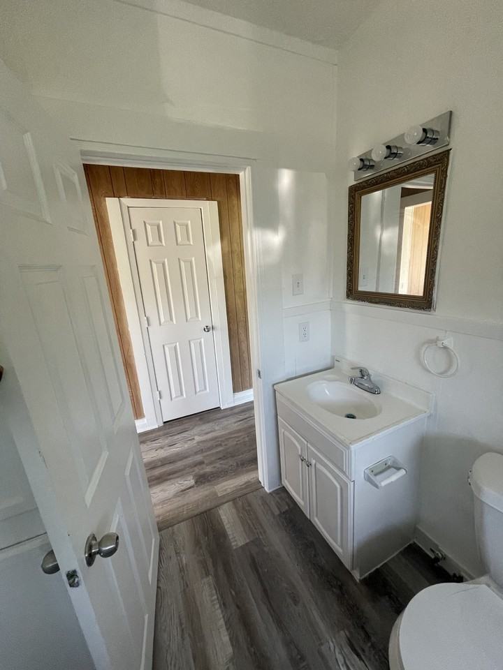 206 S King St #B - Photo 3 of 6