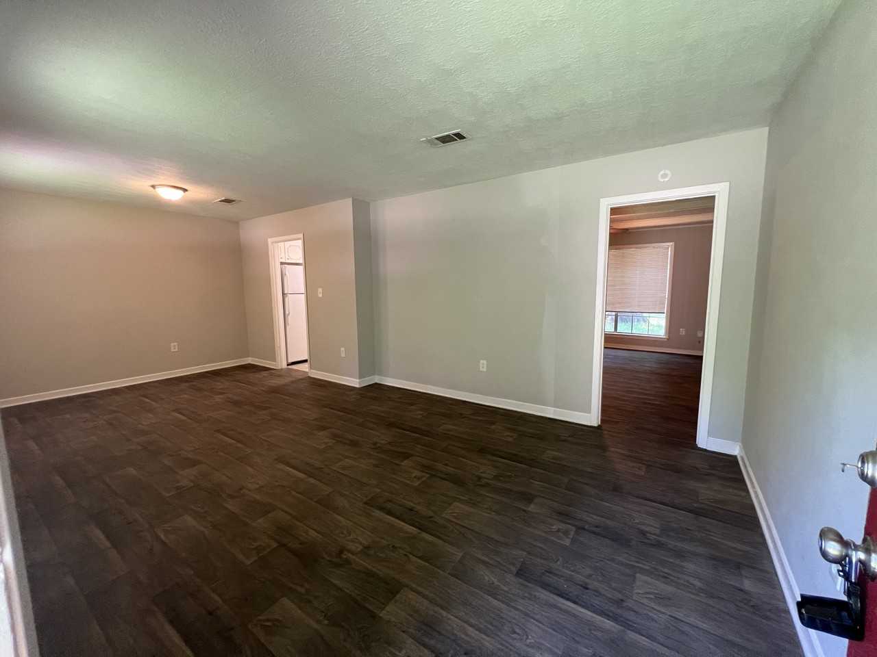 2915 Longwood Dr #1 - Photo 3 of 10